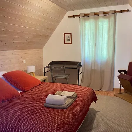 La Maison De La Colline, 4 Bedrooms, Sleeps 9 Prázdninový dům Le Bastit