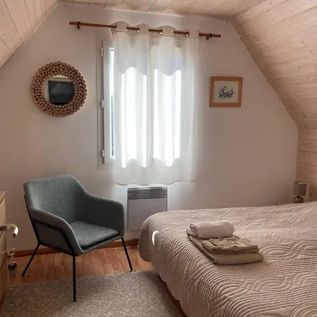 La Maison De La Colline, 4 Bedrooms, Sleeps 9 * Le Bastit