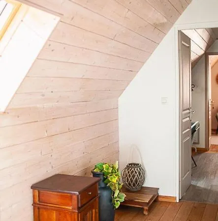 La Maison De La Colline, 4 Bedrooms, Sleeps 4 To 9 People Le Bastit