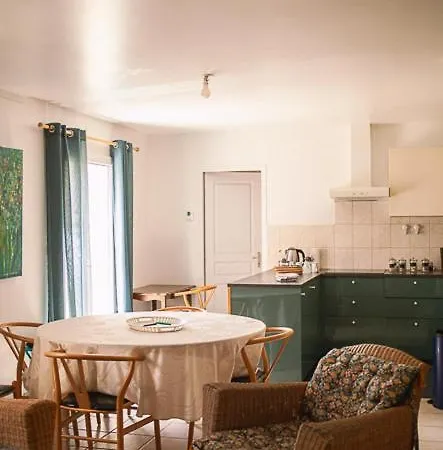 La Maison De La Colline, 4 Bedrooms, Sleeps 4 To 9 People Le Bastit