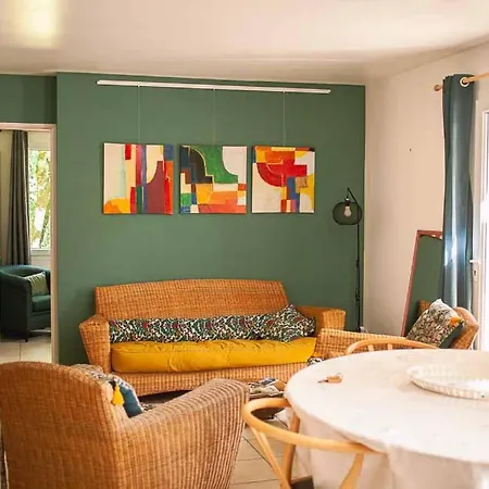 La Maison De La Colline, 4 Bedrooms, Sleeps 4 To 9 People